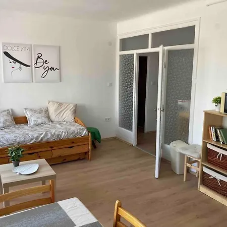 Large Comfy Flat W/ Buda Location Appartamento